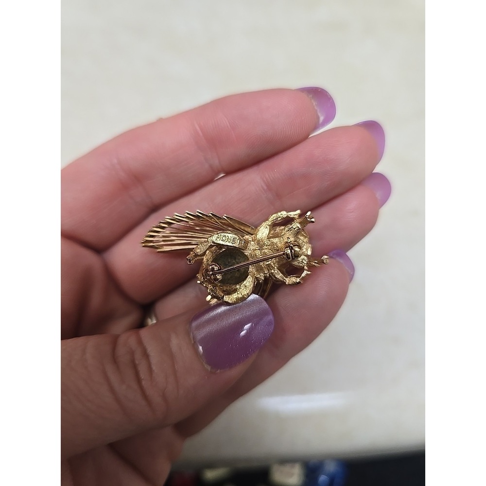 Vtg Monet Gold Tone Bee Brooch Pin Textured Wings Filigree Insect Jewelry MCM - Picture 3 of 5